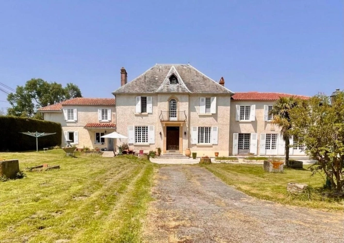 Photos 3 - Prestige - Élégante Propriété avec Terrain Plat et Dépendances pour Chevaux