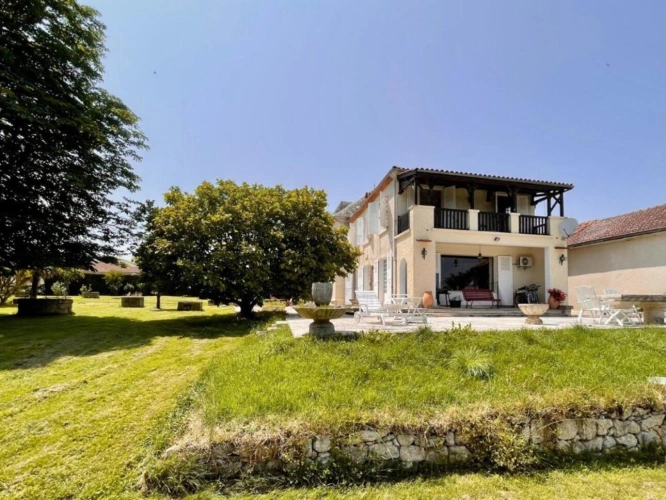 Photos 11 - Prestige - Élégante Propriété avec Terrain Plat et Dépendances pour Chevaux