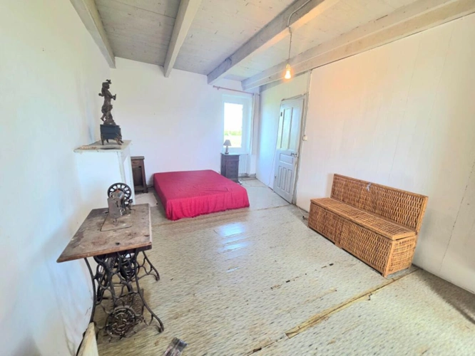 Photos 15 - Équestre - Corps de ferme en pierres avec une vue campagne sur son terrain de près de 2 400m²