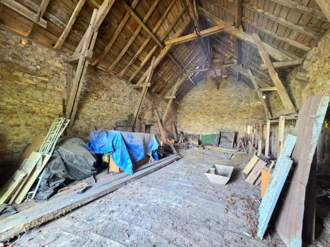 Photos 18 - Équestre - Corps de ferme en pierres avec une vue campagne sur son terrain de près de 2 400m²