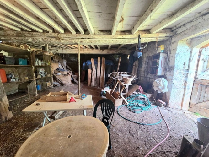 Photos 27 - Équestre - Corps de ferme en pierres avec une vue campagne sur son terrain de près de 2 400m²