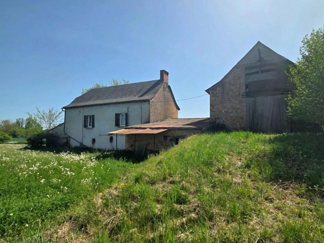 Photos 28 - Équestre - Corps de ferme en pierres avec une vue campagne sur son terrain de près de 2 400m²