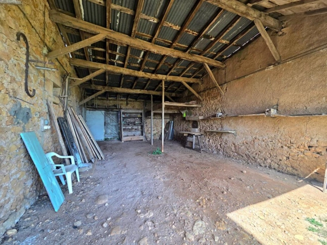Photos 29 - Équestre - Corps de ferme en pierres avec une vue campagne sur son terrain de près de 2 400m²