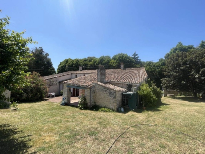Photos 16 - Prestige - Maison de caractère avec piscine et bel espace extérieur
