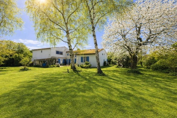 Photos 1 - Prestige - Propriété de caractère avec jardin arboré à 20 min des plages
