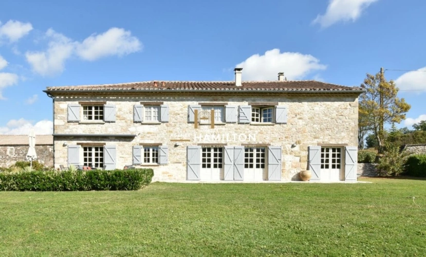 Photos 1 - Rurale - MAGNIFIQUE DOMAINE DE 33 HA  AVEC LAC, ET VUE DOMINANTE SUR CASTELNAU ET LES ENVIRONS