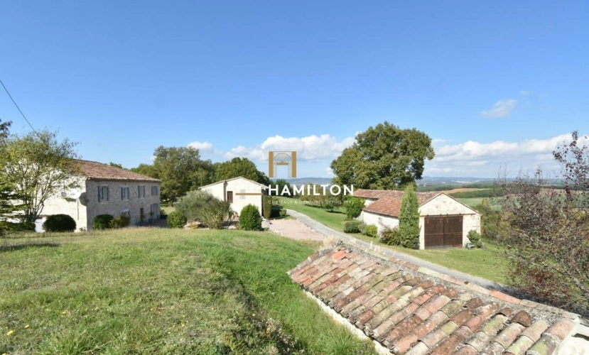 Photos 4 - Rurale - MAGNIFIQUE DOMAINE DE 33 HA  AVEC LAC, ET VUE DOMINANTE SUR CASTELNAU ET LES ENVIRONS
