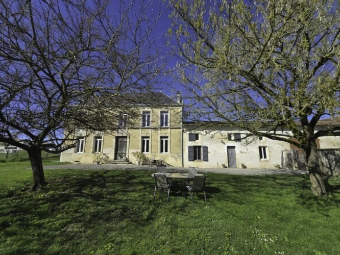 Photos 1 - Touristique - Ensemble comprenant 3 maisons, des granges et un terrain à vendre