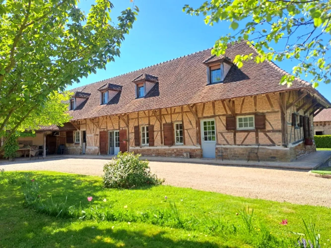 Photos 1 - Prestige - 3 min Louhans, Corps de ferme du XIXe en Bresse : alliance du charme et confort moderne