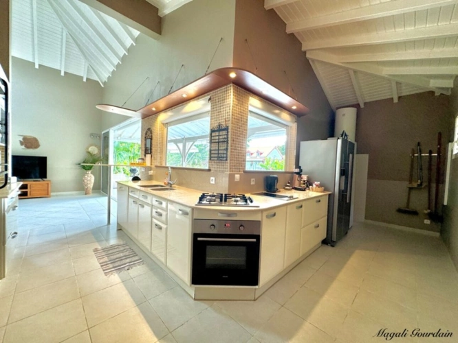 Photos 4 - Prestige - SAINT-FRANÇOIS – VILLA D’EXCEPTION AVEC GRANDE PISCINE, À 5 MINUTES DES PLAGES
