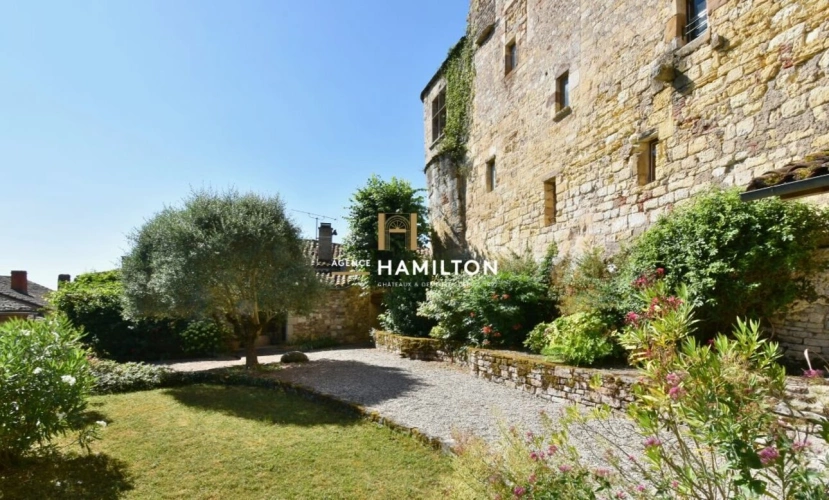 Photos 1 - Prestige - IMMEUBLE HISTORIQUE AVEC JARDIN ET PISCINE INTERIEURE - IDEAL PROJET TOURISTIQUE