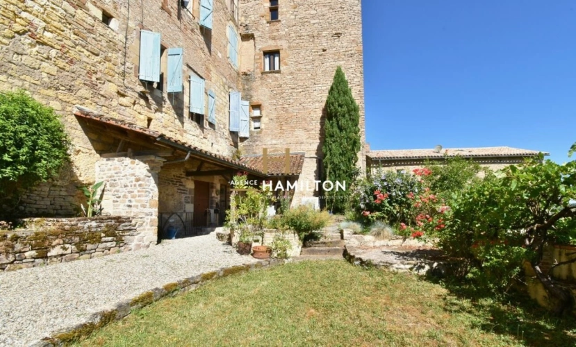 Photos 2 - Prestige - IMMEUBLE HISTORIQUE AVEC JARDIN ET PISCINE INTERIEURE - IDEAL PROJET TOURISTIQUE