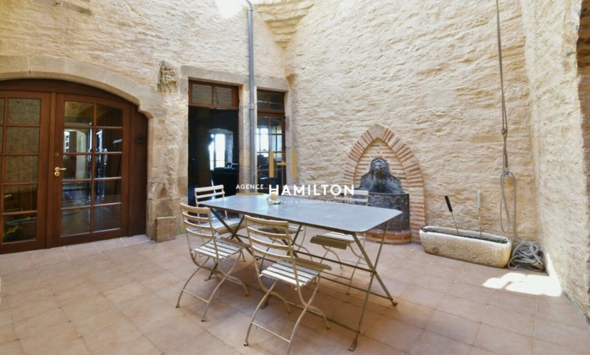 Photos 12 - Prestige - IMMEUBLE HISTORIQUE AVEC JARDIN ET PISCINE INTERIEURE - IDEAL PROJET TOURISTIQUE