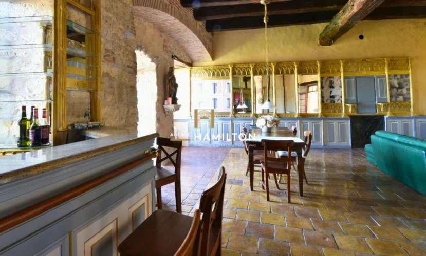 Photos 16 - Prestige - IMMEUBLE HISTORIQUE AVEC JARDIN ET PISCINE INTERIEURE - IDEAL PROJET TOURISTIQUE