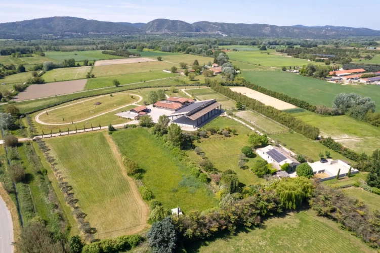 Photos 1 - Équestre - Ecurie haut de gamme