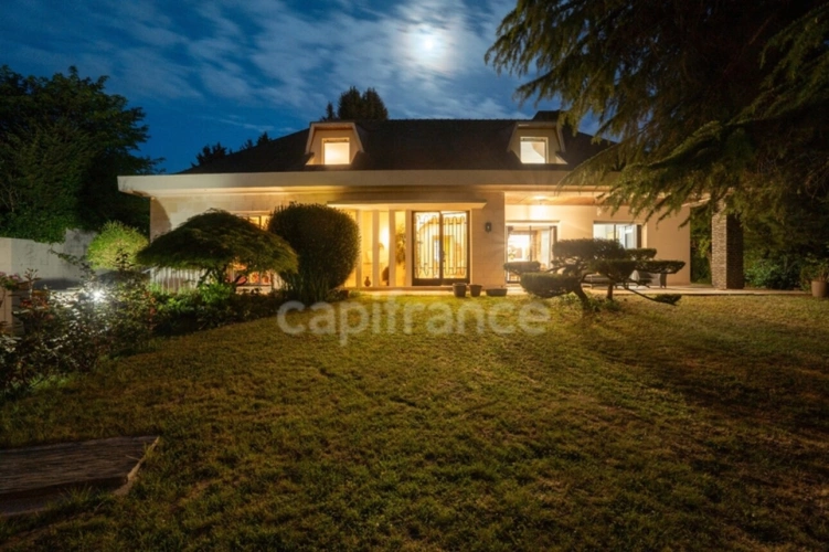 Photos 2 - Prestige - Propriete d'exception à vendre à SAUMUR (49400)  Panorama d'exception sur le château et la Loire - 328m² - 2278m²-piscine