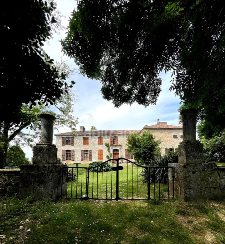 Photos 3 - Prestige - Ensemble de charme & de caractère : château, conciergerie & tour de guêt du XVIIIème près de Saint-Clar (32)