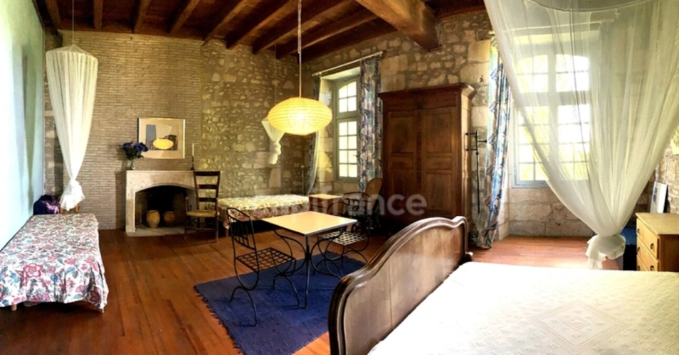 Photos 40 - Prestige - Ensemble de charme & de caractère : château, conciergerie & tour de guêt du XVIIIème près de Saint-Clar (32)