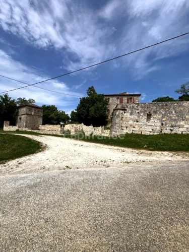 Photos 71 - Prestige - Ensemble de charme & de caractère : château, conciergerie & tour de guêt du XVIIIème près de Saint-Clar (32)