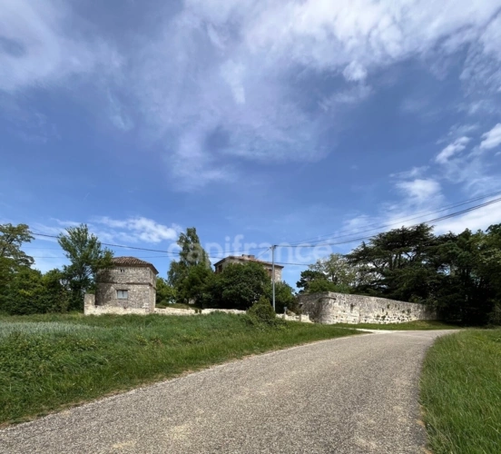 Photos 72 - Prestige - Ensemble de charme & de caractère : château, conciergerie & tour de guêt du XVIIIème près de Saint-Clar (32)