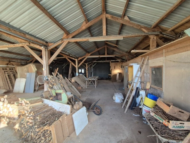 Photos 4 - Rurale - Vaste entrepôt d’environ 260 m² avec garage attenant et terrain – Saint-Savinien 17350
