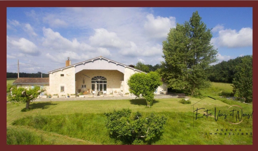 Photos 1 - Touristique - MAISON EN PIERRE SUR UNE PROPRIÉTÉ DE 8 HECTARES