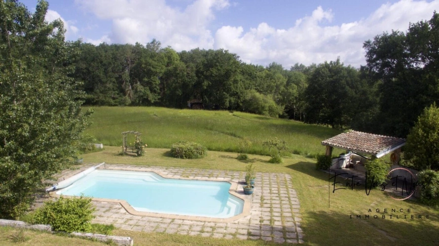Photos 3 - Touristique - MAISON EN PIERRE SUR UNE PROPRIÉTÉ DE 8 HECTARES