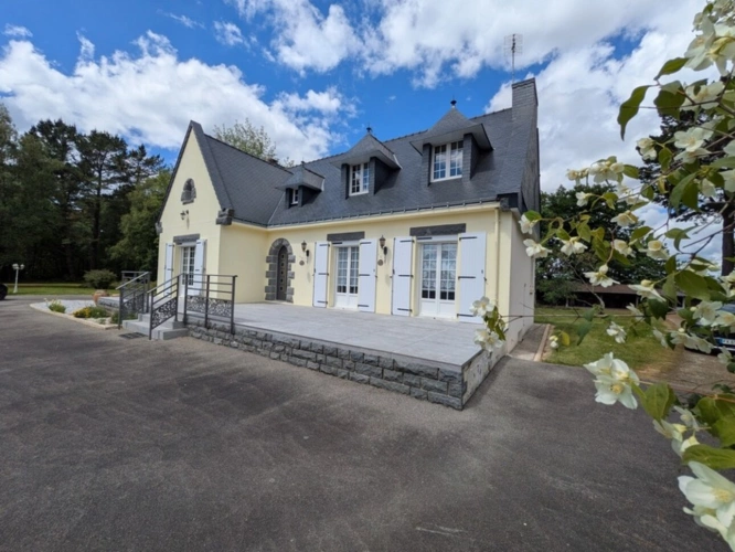 Photos 1 - Prestige - PRIZIAC PROPRIÉTÉ COMPOSÉE D'UNE MAISON DE TYPE NÉO BRETONNE DE 8 PIECES EN TRES BON ETAT GENERAL GRANDE DÉPENDANCES PARCELLE DE 1 HECTARE 47 ARES