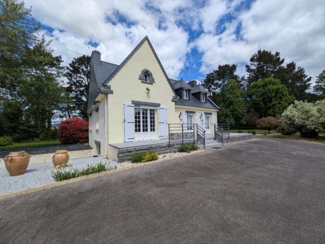 Photos 2 - Prestige - PRIZIAC PROPRIÉTÉ COMPOSÉE D'UNE MAISON DE TYPE NÉO BRETONNE DE 8 PIECES EN TRES BON ETAT GENERAL GRANDE DÉPENDANCES PARCELLE DE 1 HECTARE 47 ARES