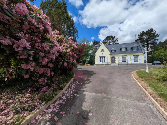Photos 3 - Prestige - PRIZIAC PROPRIÉTÉ COMPOSÉE D'UNE MAISON DE TYPE NÉO BRETONNE DE 8 PIECES EN TRES BON ETAT GENERAL GRANDE DÉPENDANCES PARCELLE DE 1 HECTARE 47 ARES