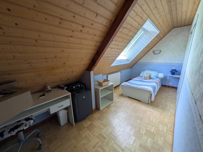 Photos 17 - Prestige - PRIZIAC PROPRIÉTÉ COMPOSÉE D'UNE MAISON DE TYPE NÉO BRETONNE DE 8 PIECES EN TRES BON ETAT GENERAL GRANDE DÉPENDANCES PARCELLE DE 1 HECTARE 47 ARES