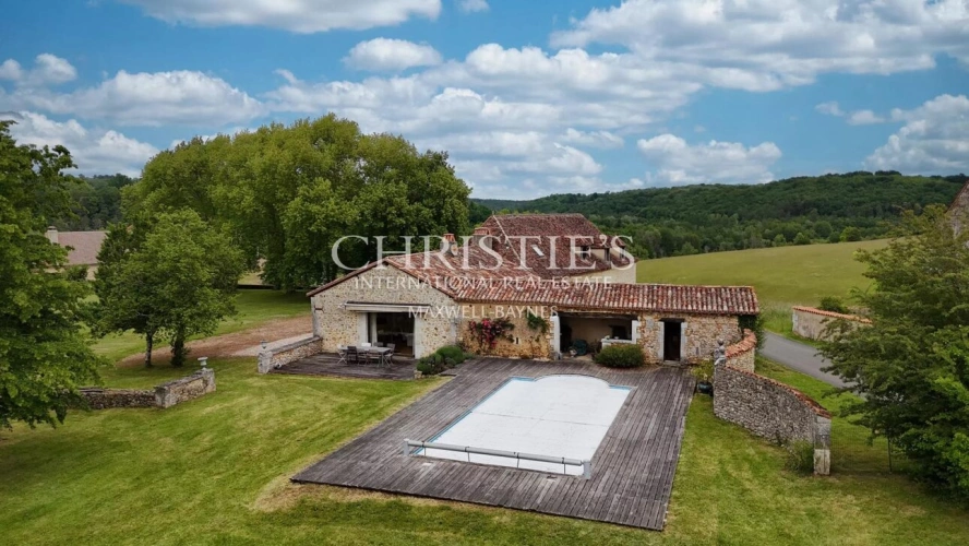 Photos 26 - Prestige - Un domaine d’exception en Dordogne : manoir du XVIIIe siècle, propriété équestre et art de vivre en pleine nature