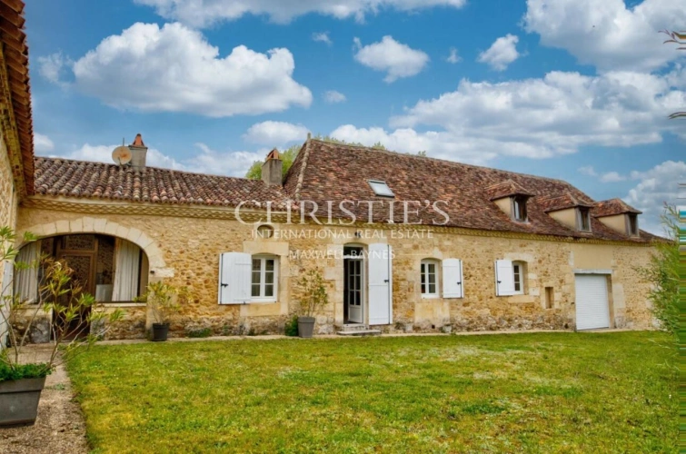 Photos 32 - Prestige - Un domaine d’exception en Dordogne : manoir du XVIIIe siècle, propriété équestre et art de vivre en pleine nature
