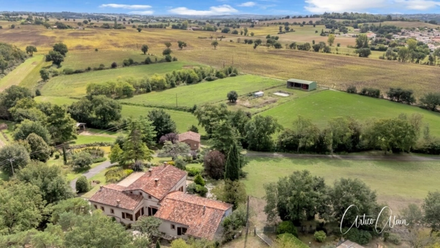 Photos 1 - Rurale - maison de caractère de 283 m² avec dépendances et fort potentiel sur plus de 9 000 m² de terrain
