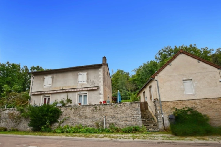 Photos 1 - Touristique - Ensemble de maisons avec 3000 m2 de terrain à Sernin du Plain