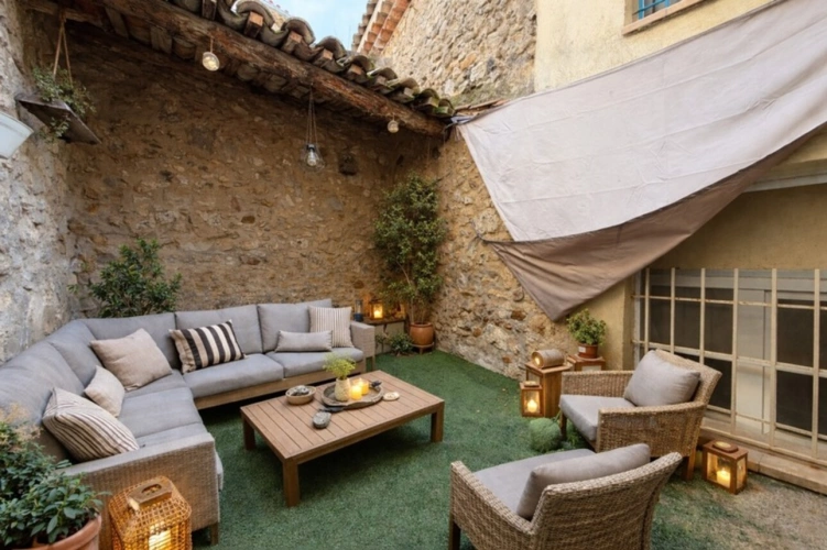 Photos 1 - Prestigious - Dépendance et une cour privative de 15m2