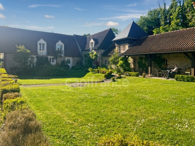 Photos 20 - Touristique - ST-LÉONARD - ENSEMBLE IMMOBILIER - APPART'HOTELS - 8 LOGEMENTS - HABITATION PRINCIPALE 280 M2 - 9 PIÈCES - 5 ha 50 - 13000 M2 CONSTRUCTIBLE - PISCINE INTÉRIEURE