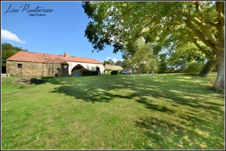 Photos 2 - Touristique - Domaine d'exception - CHAVAGNES EN PAILLERS (85) - 2 maisons d'habitations ainsi que 2 gîtes avec piscine