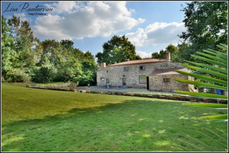 Photos 5 - Touristique - Domaine d'exception - CHAVAGNES EN PAILLERS (85) - 2 maisons d'habitations ainsi que 2 gîtes avec piscine