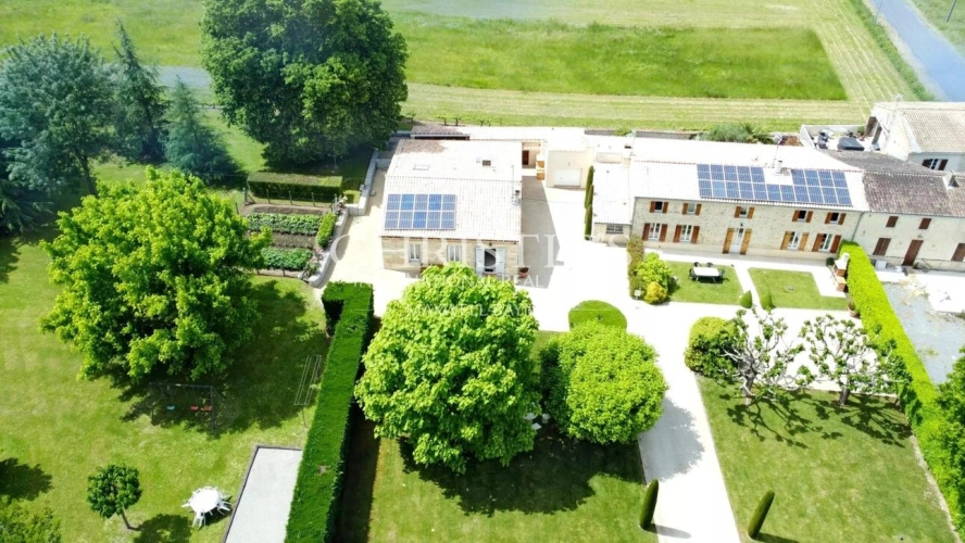 Photos 4 - Touristique - Domaine de charme avec chalet et trois gîtes. Secteur nord gironde