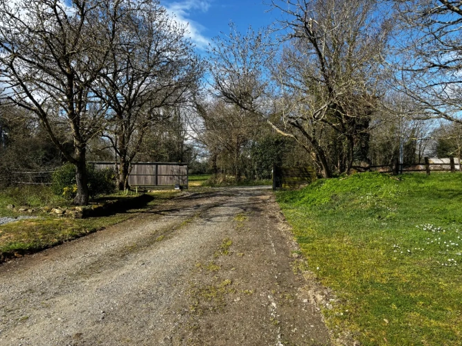 Photos 1 - Touristique - Propriété coup de coeur, 3 maisons, à 2 Min de la Plage