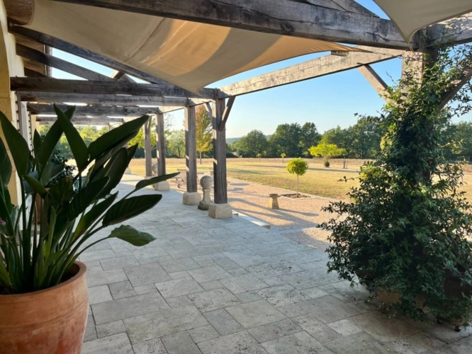 Photos 3 - Prestige - Dpt Gers (32), MARCIAC proche, ELEGANTE PROPRIETE plain-pied 4.5 Hectares piscinables, beaux volumes, belles prestations, hangar 700m2, garage