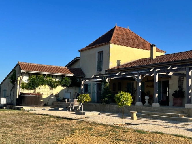 Photos 4 - Prestige - Dpt Gers (32), MARCIAC proche, ELEGANTE PROPRIETE plain-pied 4.5 Hectares piscinables, beaux volumes, belles prestations, hangar 700m2, garage