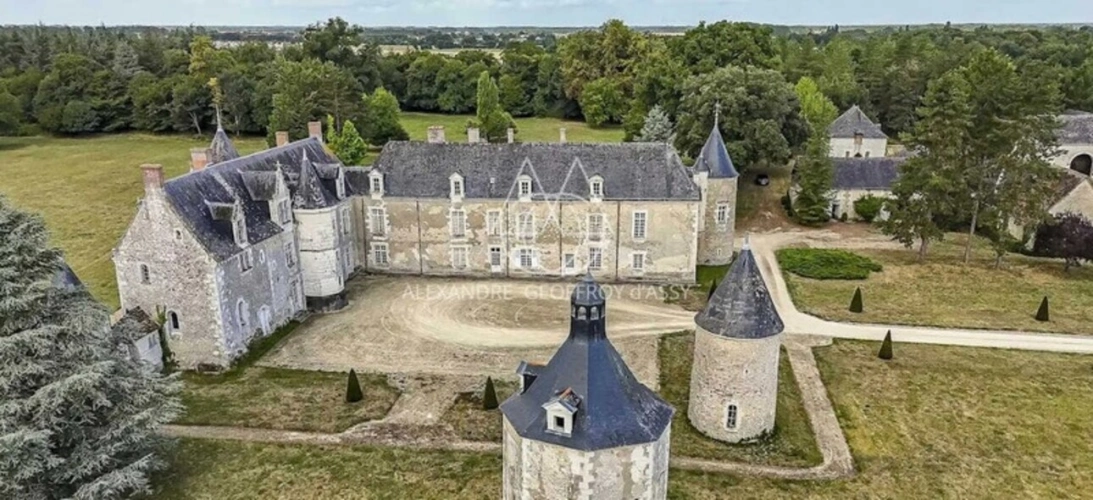 Photos 10 - Prestige - Rare, château du XV -ème- Un Havre de paix…