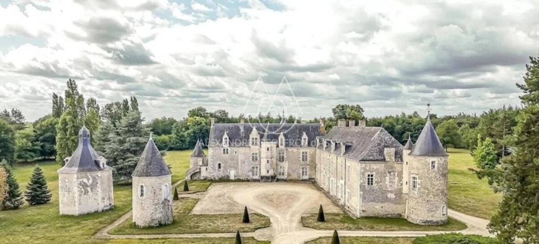 Photos 11 - Prestige - Rare, château du XV -ème- Un Havre de paix…