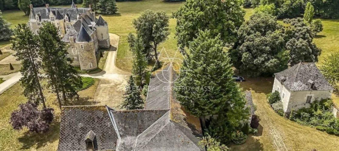 Photos 12 - Prestige - Rare, château du XV -ème- Un Havre de paix…