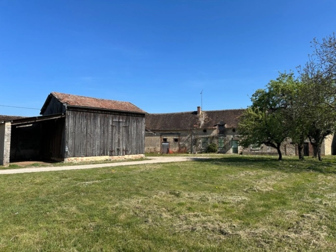 Photos 3 - Rurale - GRISELLE - Corps de ferme entier 9 bâtiments - Terrain de 4 212 m2
