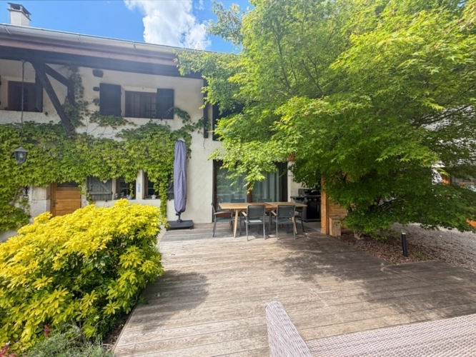 Photos 3 - Touristique - À VENDRE – Charmante ferme rénovée avec gîte indépendant et grange – Prévessin-Moëns