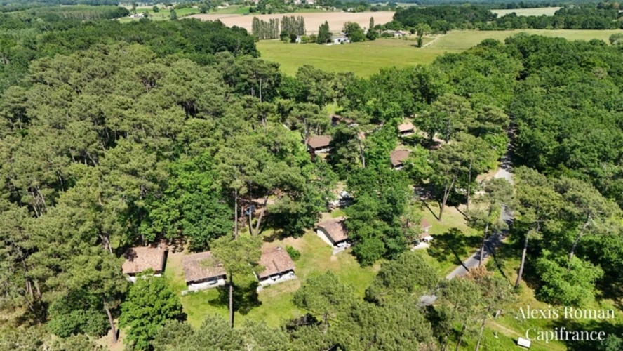 Photos 1 - Prestige - Domaine nature de 19 gîtes sur plus de 10 hectares – Un lieu rare à réinventer