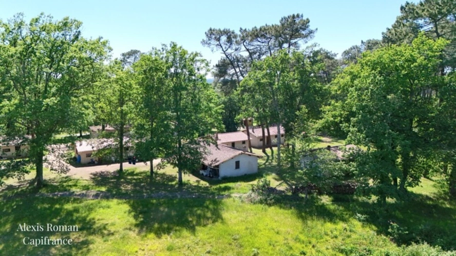 Photos 2 - Prestige - Domaine nature de 19 gîtes sur plus de 10 hectares – Un lieu rare à réinventer